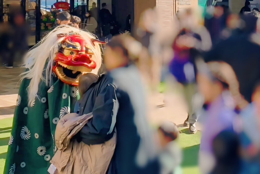 獅子舞、お正月の開運噛みつき